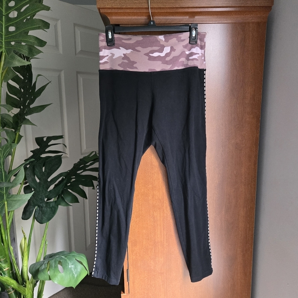 Victorias Secret Pink Brand Black Crop Leggings with Pink Camo Waistband
